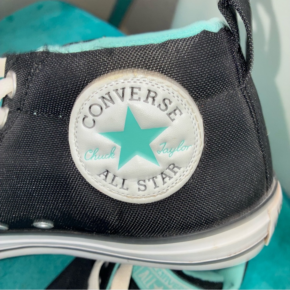 Converse Size:6 Junior Black, White and Turquoise Accent Sneakers - Picture 6 of 11